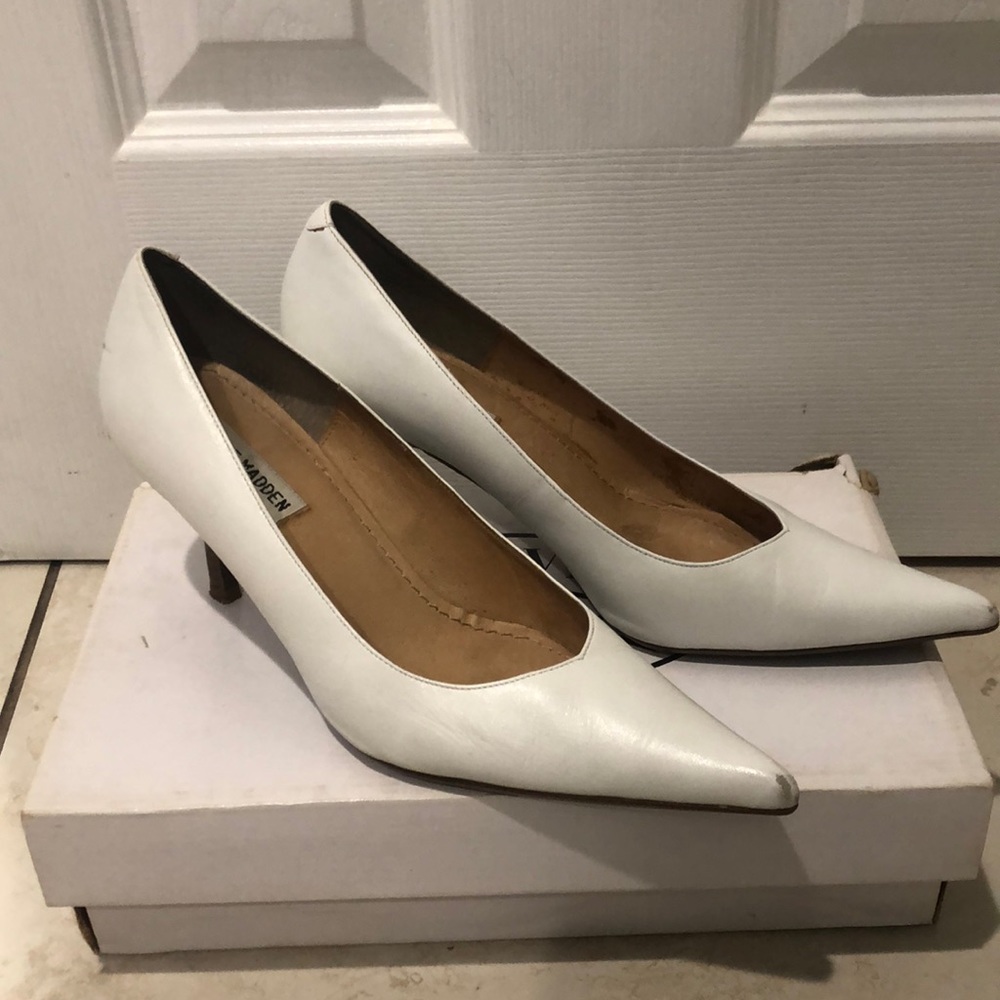 White pointy toe Steve Madden Pumps